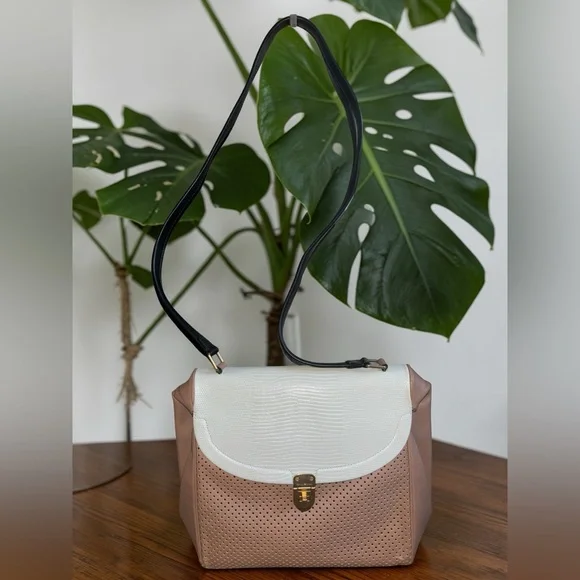 Emporio Armani leather crossbody bag - Picture 2 of 11